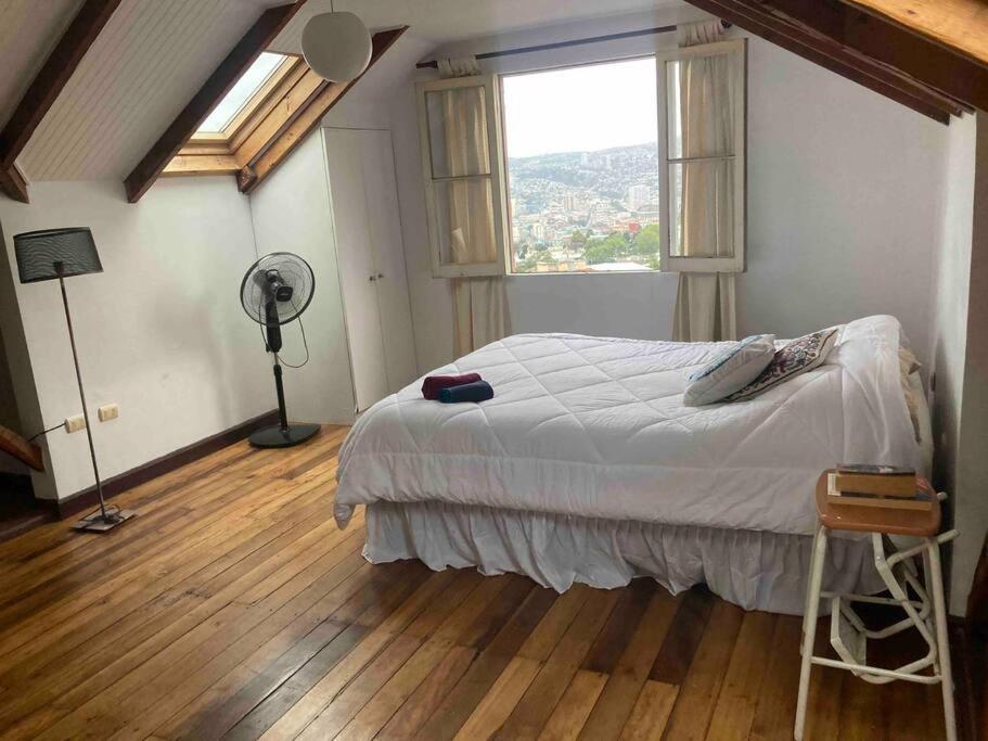 Loft Privado Cerro Alegre, Estilo Buhardilla. *